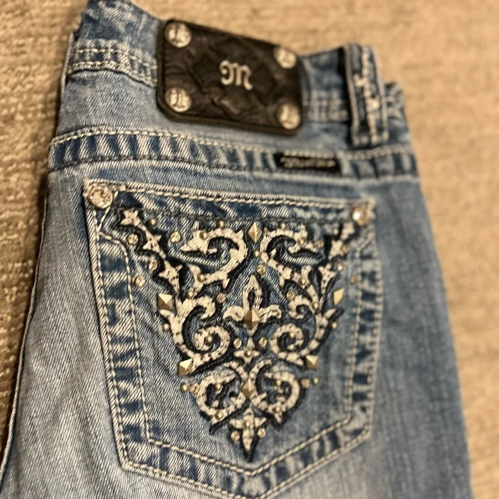Miss Me Jeans - Picture 1 of 3